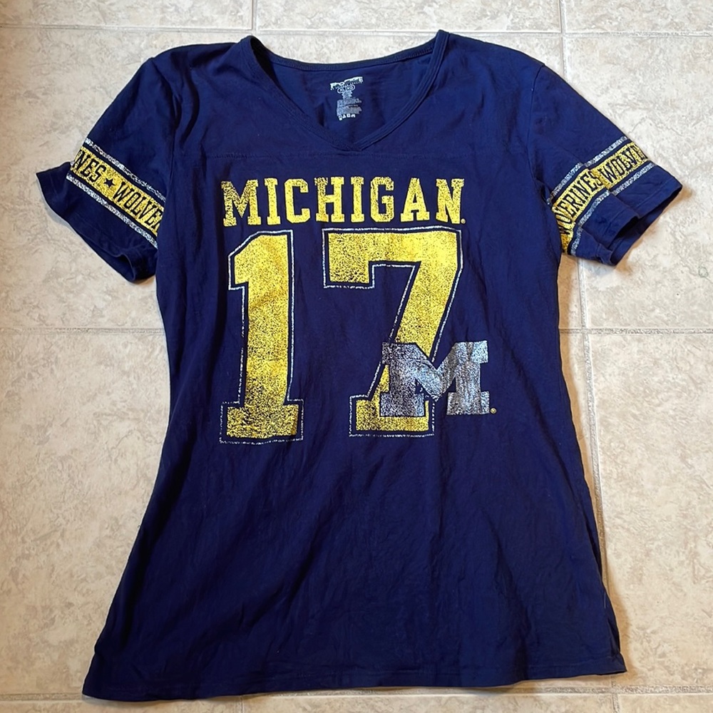 Michigan Wolverines V neck Tee NWOT